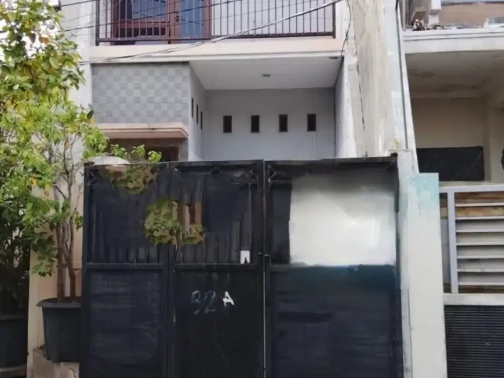 Rumah Bronggalan  10 mnt dr Unair Hadap Timur