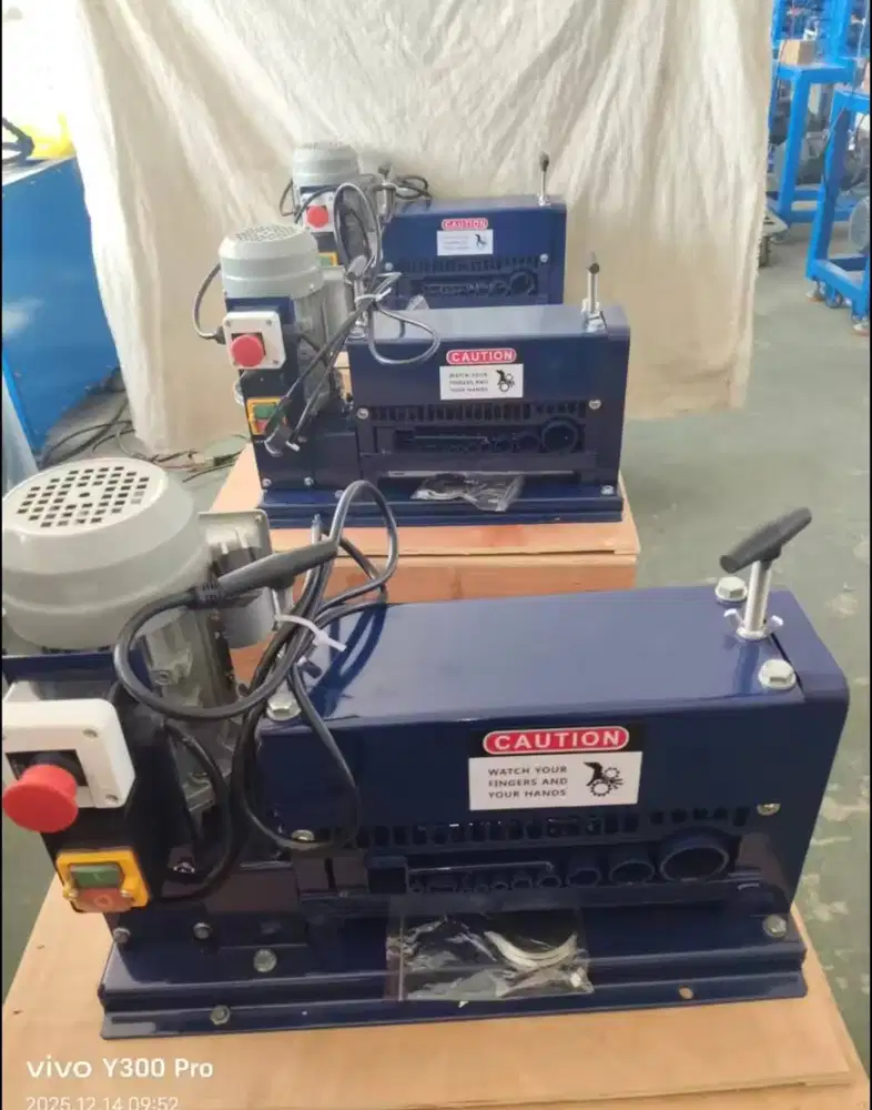 Mesin pengupas kabel automatis