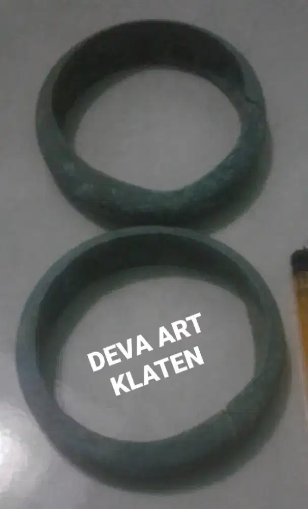 Sepasang gelang perunggu temuan