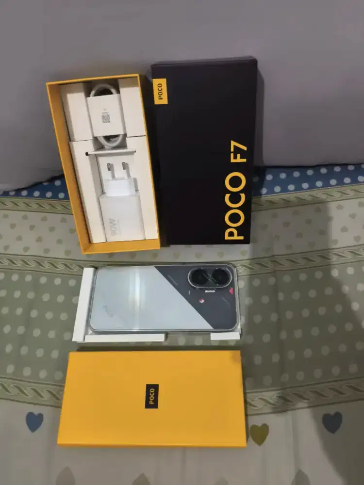 Handphone Poco F7 Silver 99% Like New dan Fullset (Nego Pertamax)