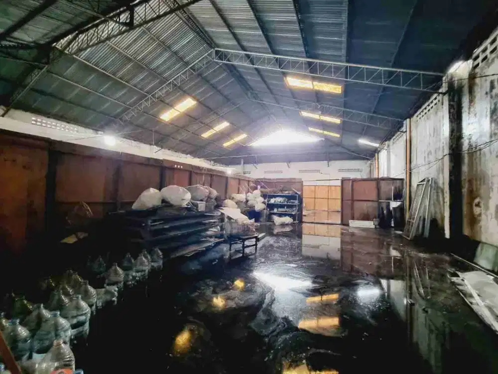 Tanah 300m² Bonus Gudang di Solokota