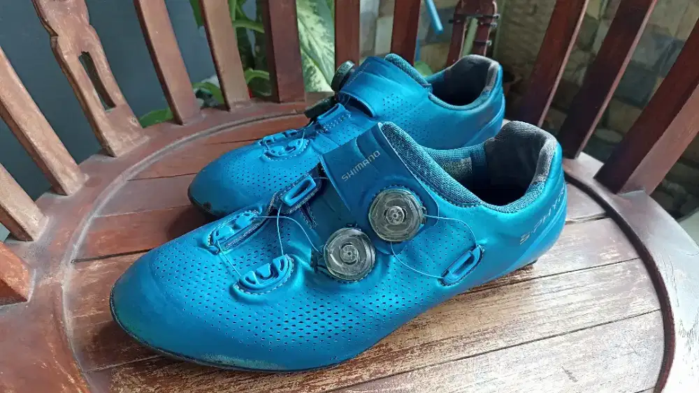Sepatu cleat Shimano RC9