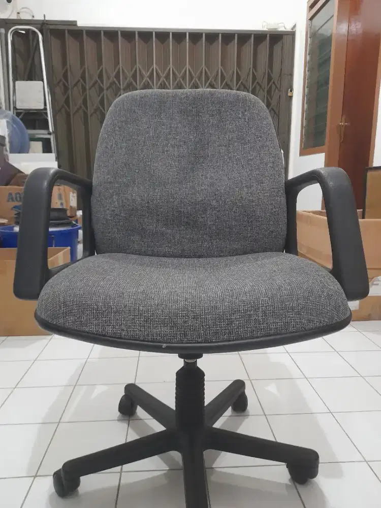 Kursi kantor hidrolik