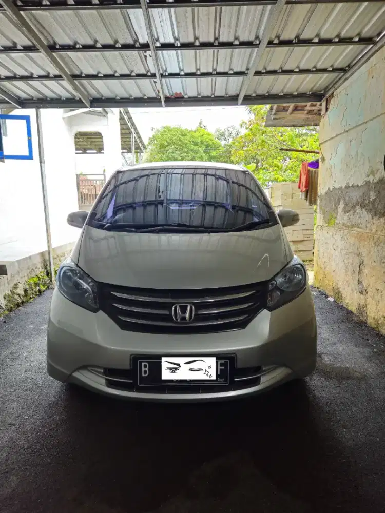 Dijual honda freed psd 2011