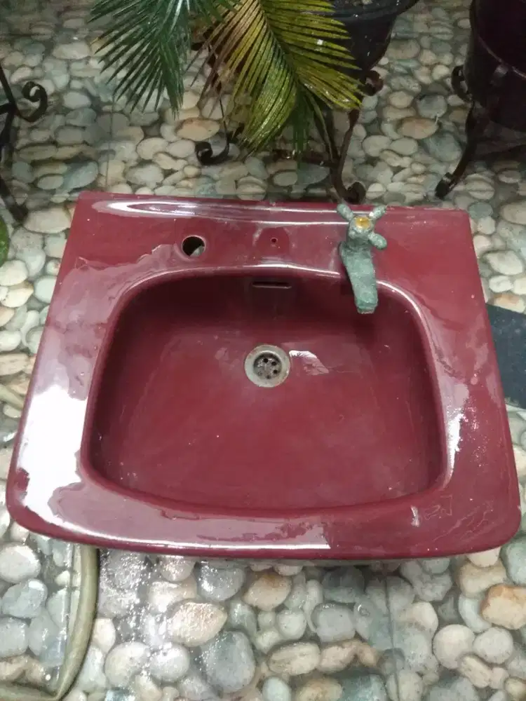 Wastafel Toto Bekas Pemakaian Pribadi