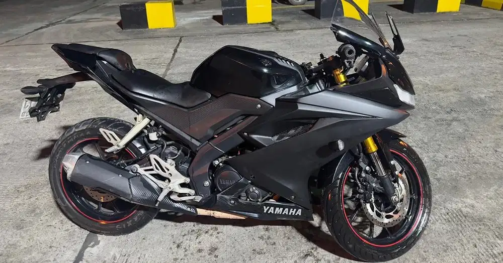 R15 2019 HITAM BU
