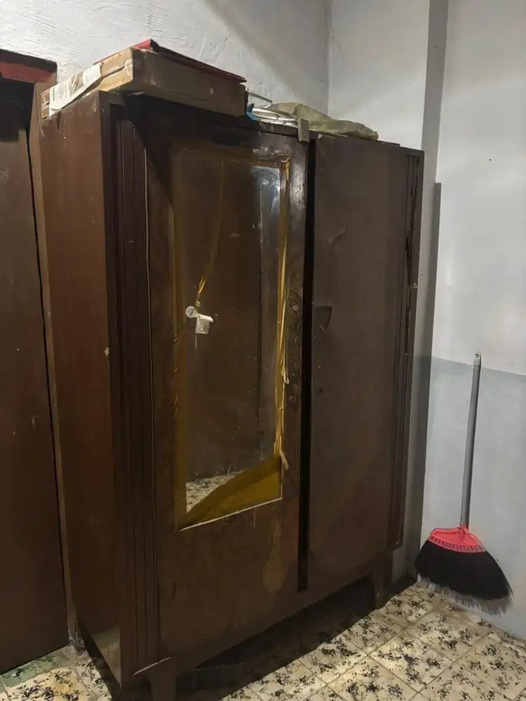 lemari bekas bahan mdf dan kayu
