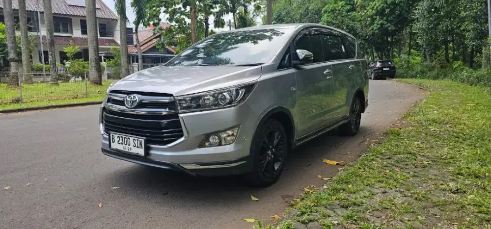 Innova Venturer 2.0 AT Mulus dari Baru