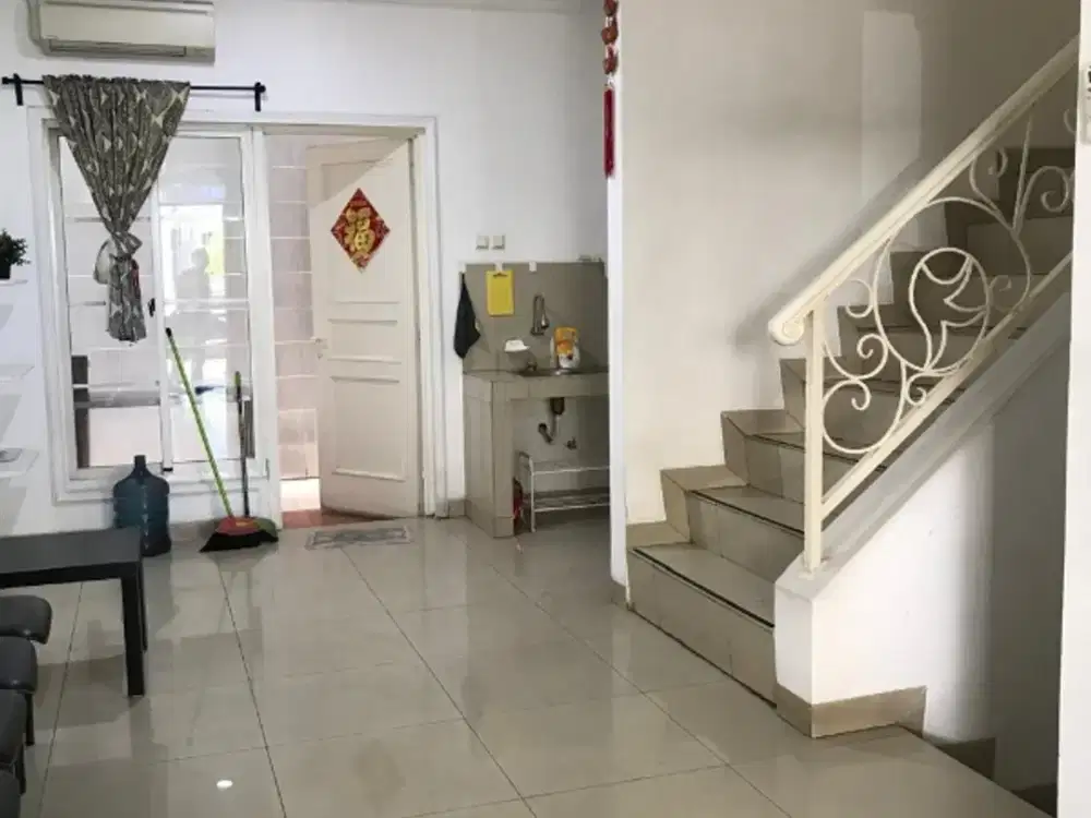 Sewa Rumah Pantai Indah Kapuk Semi Furnished