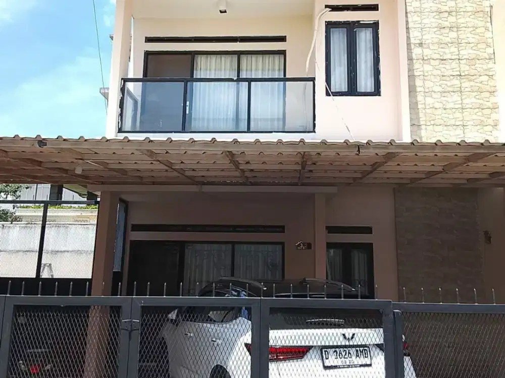 DIJUAL Rumah STRATEGIS di GOLF BARAT  Lokasi dekat ke GRIYA & SPORT JABAR ARCAMANIK BANDUNG Akses Jalan Mudah ke ANTAPANI & SOEKARNO HATTA