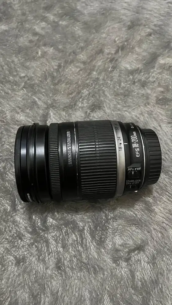 Lensa Canon EF-S 18-200 mm 3.5-56 IS