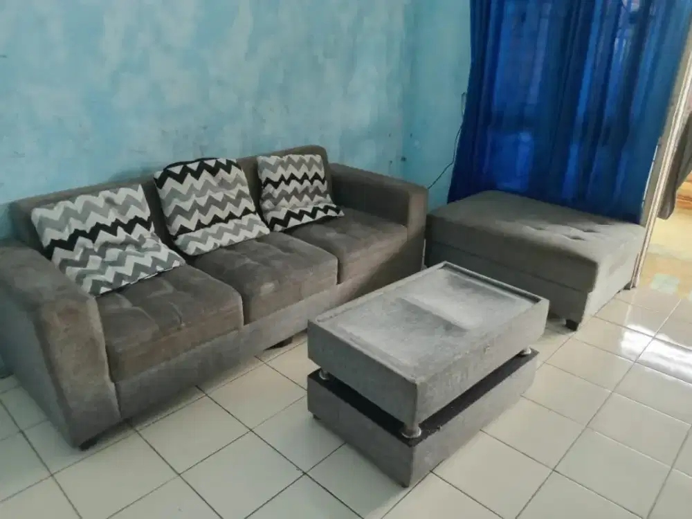 Dijual Sofa minimalis dan Meja Ruang Tamu 3 Seat plus 1 Puff Jumbo