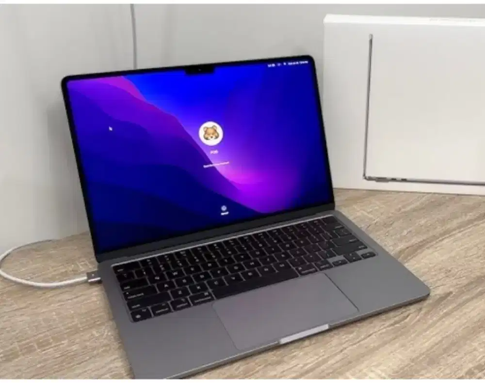MACBOOK AIR M2 KOMPLIT MULUS!!!