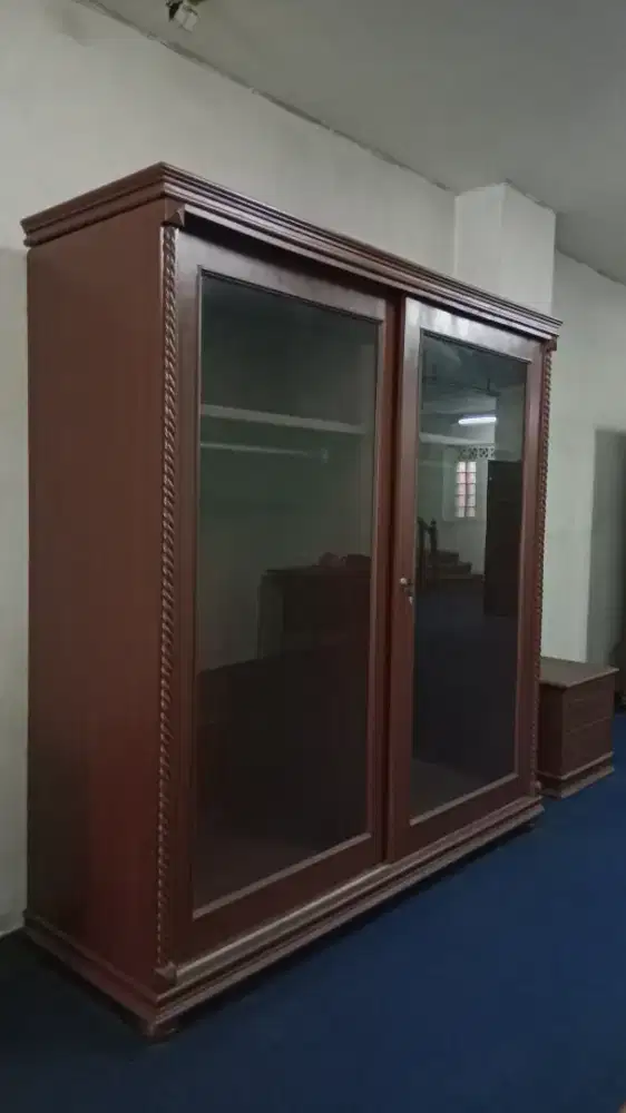 LEMARI PAKAIAN 4 PINTU MODEL GESER KACA
