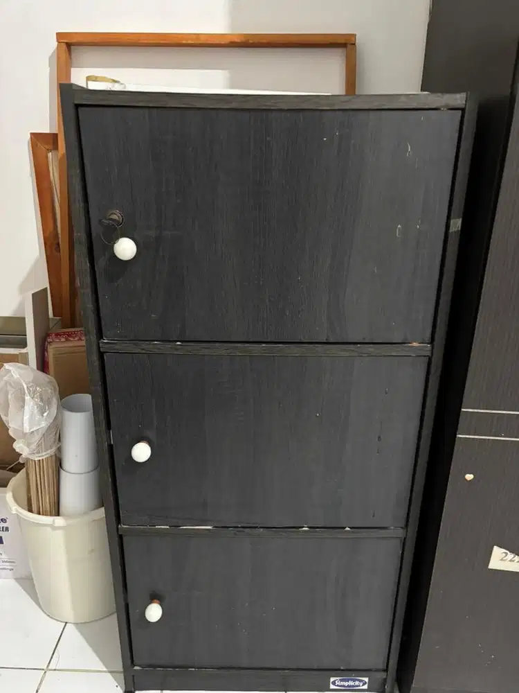 Lemari nakas sekat 3