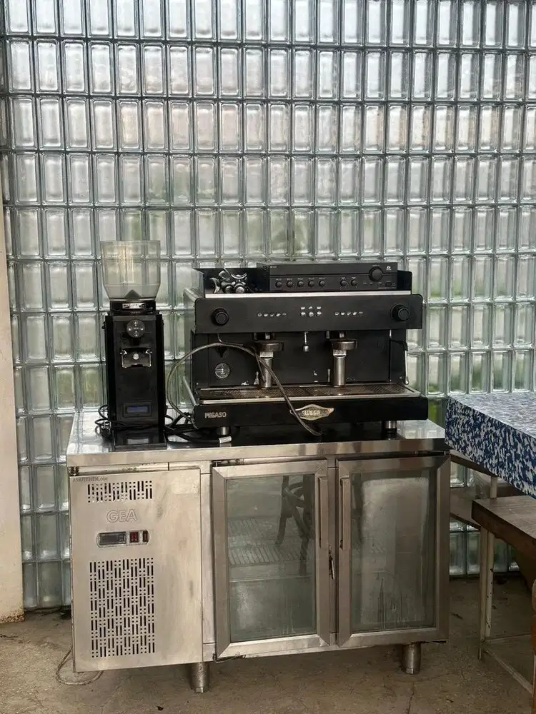 Urgent SALE Coffee machine , chiller + grinder