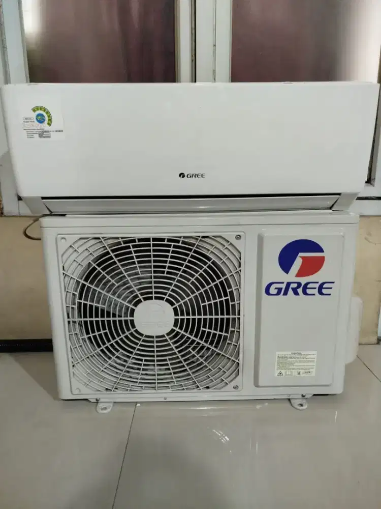 Di jual AC split Gree 1/2 pk plus pasang