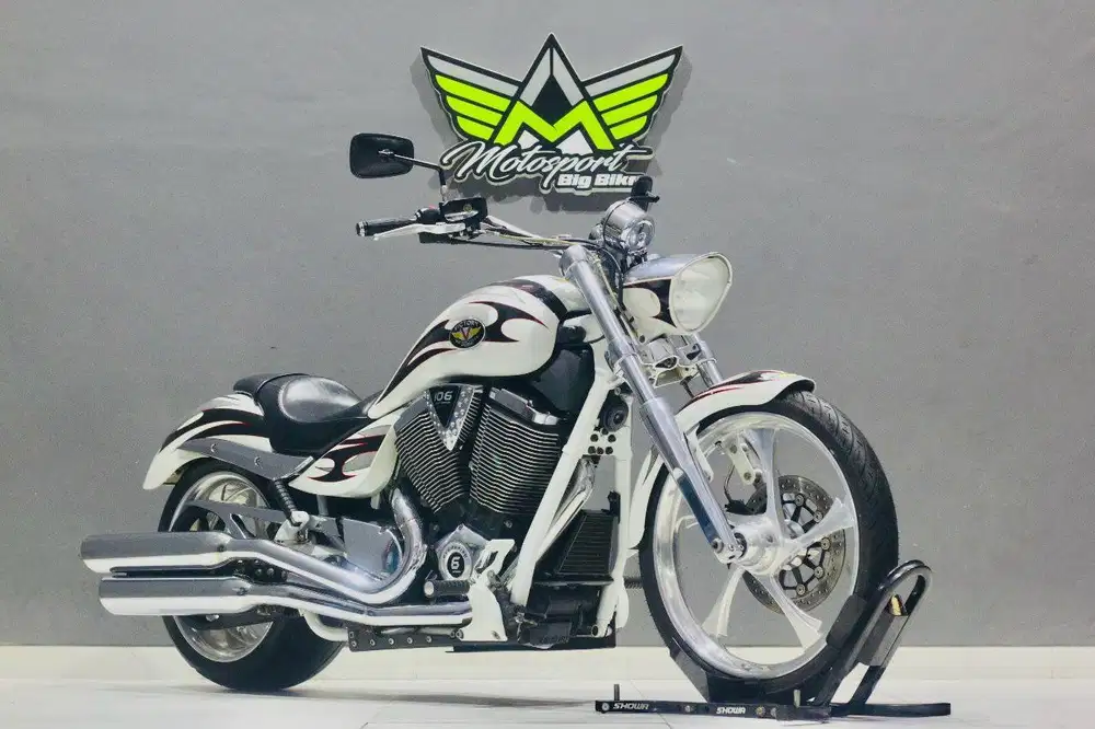 Victory vegas jackpot 1700 like new BMW Roadking fatboy