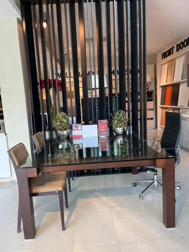 Meja makan kaca dan kursi 4pcs