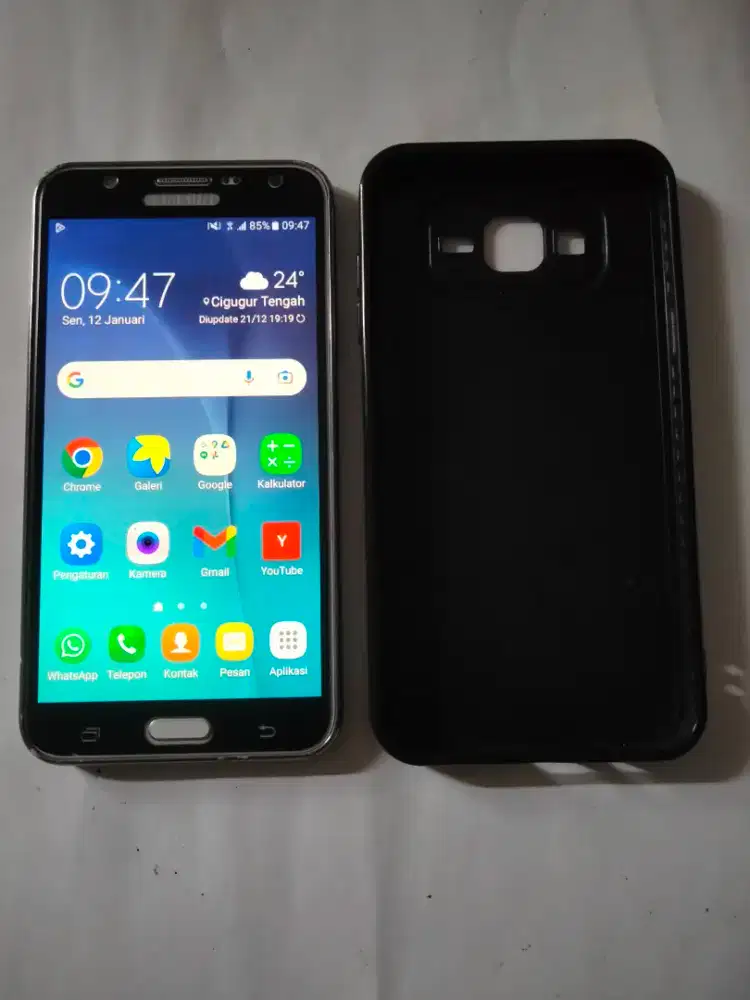 Samsung Galaxy J7 duos.