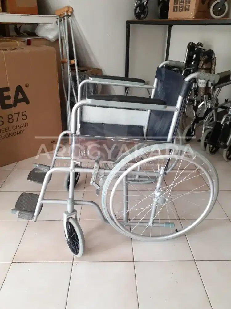 Kursi roda standart bekas