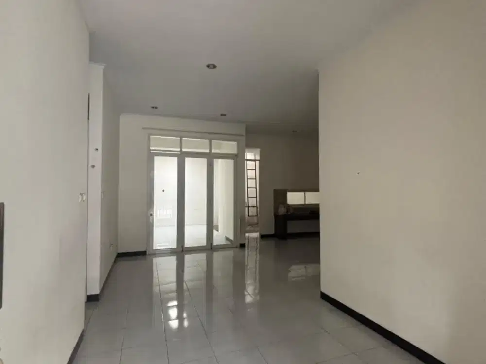 Dijual Rumah Siap Huni di Taman Kopo Indah Bandung