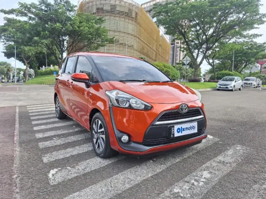 DP RENDAH Toyota Sienta 1.5 V Bensin-MT 2016 NOV