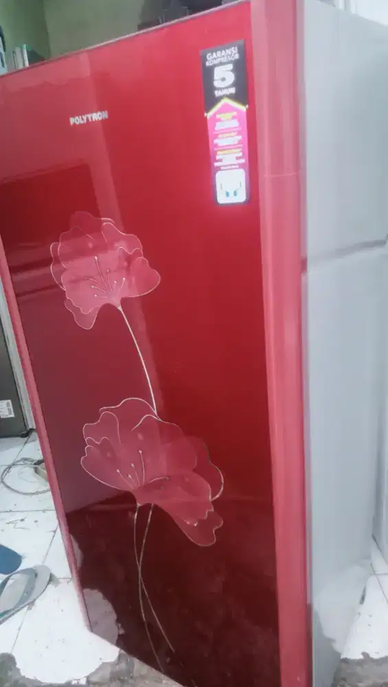 Di jual kulkas 1 pintu merk Polytron kondisi NORMAL DINGIN BEKU