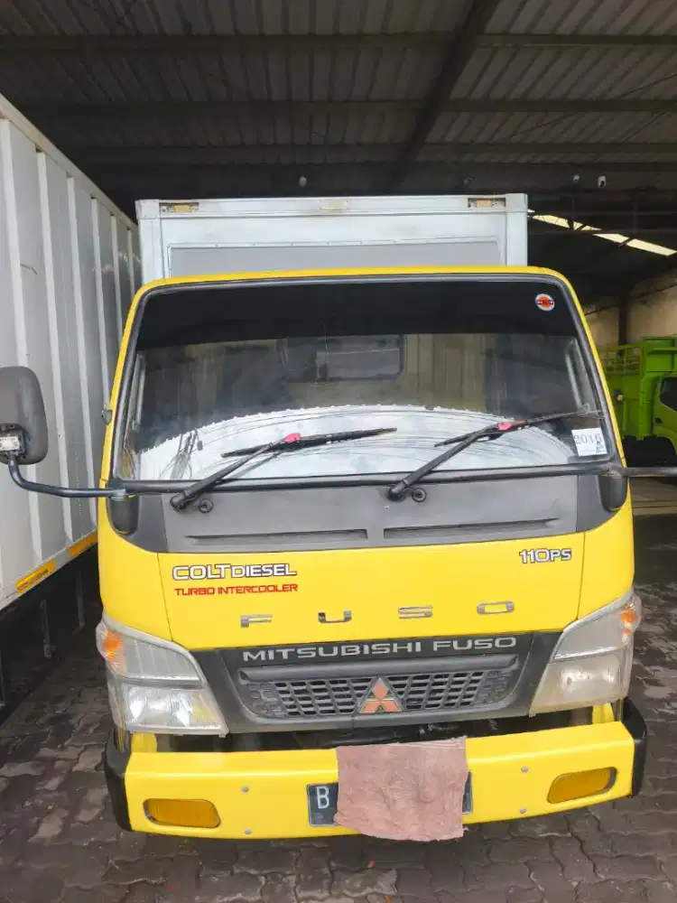 Mitsubishi Colt Diesel FE73 light truk box