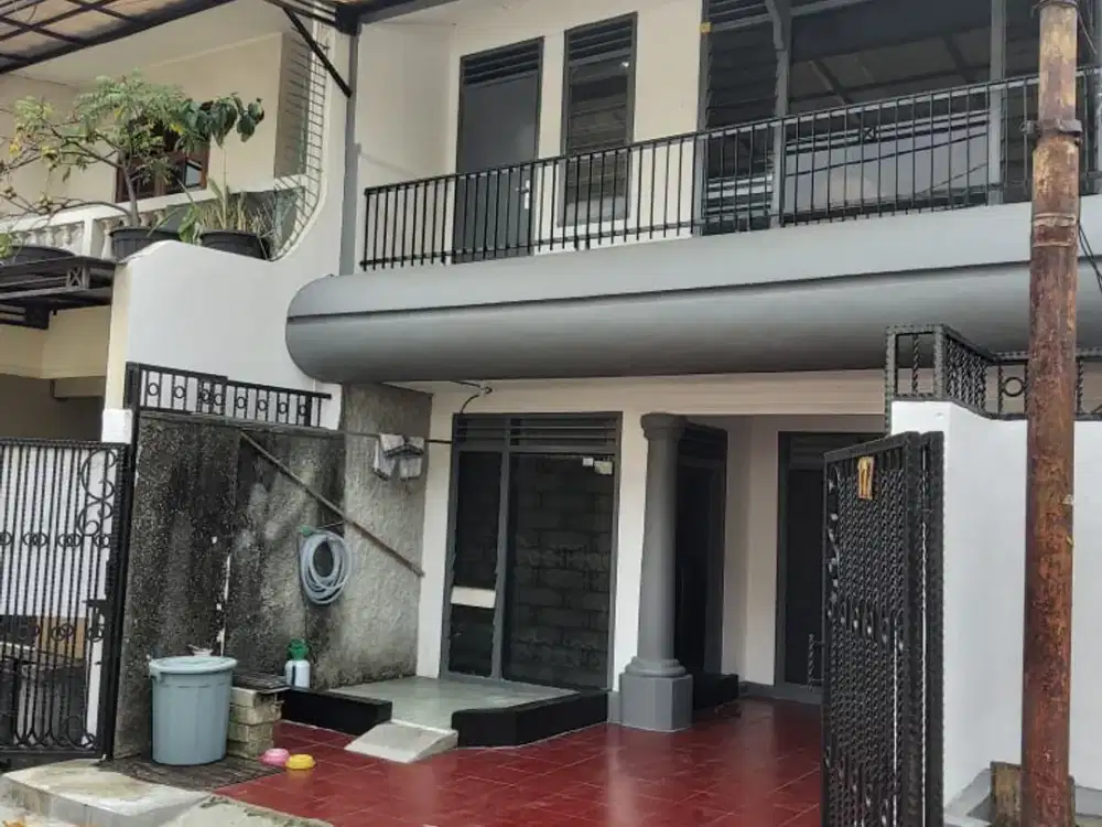 Rumah di Jl. Lumba-Lumba, Rawamangun - 2 Lantai!