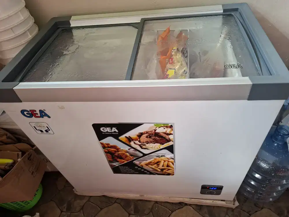 Di Jual aja FREEZER GEA