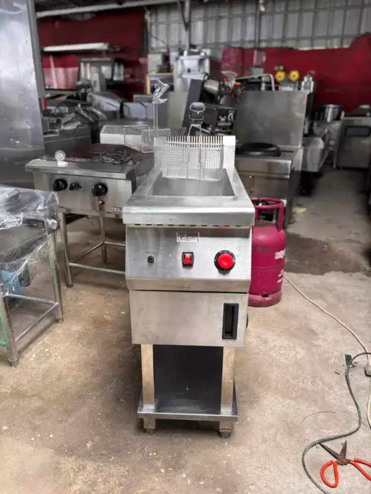 DEEP FRYER GAS

Kapasitas 17 liter
Merk Fomac
Thermostat on