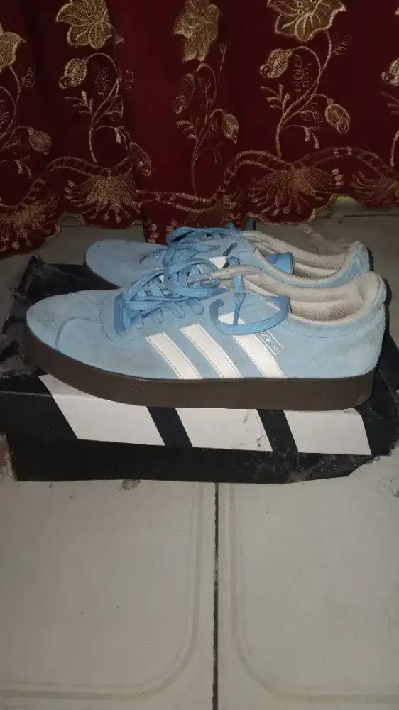 Jual Sepatu Adidas uk 40 lengkap No minus