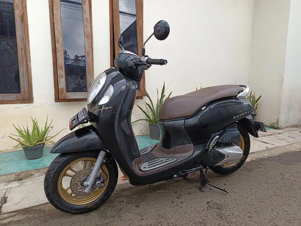 Di jual cepat scoopy new 2021 kyles siap pakai