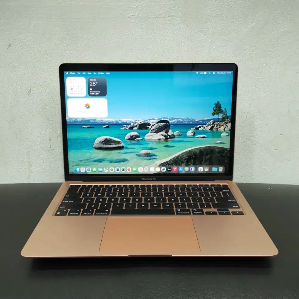 Macbook Air Retina 13 inch 2020 Chip M1 RAM 8GB SSD 256GB ( Second )