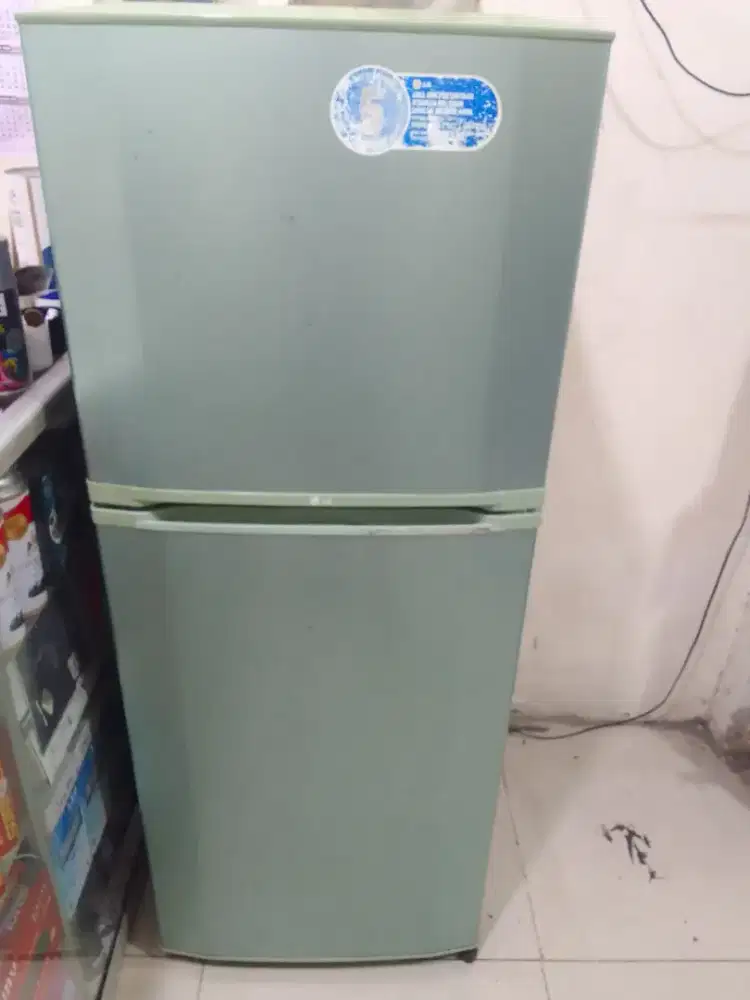 Kulkas 2 pintu merk LG di jamin mesin orsinil