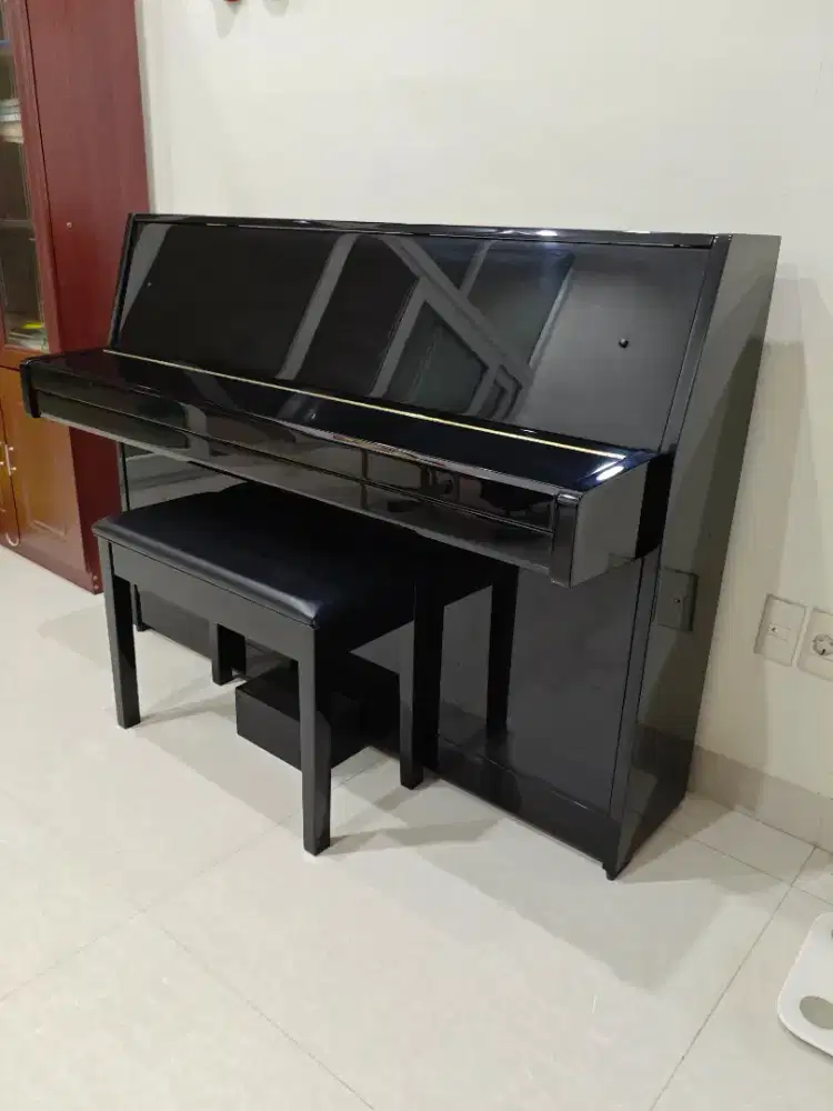 Piano Yamaha JU109PE
