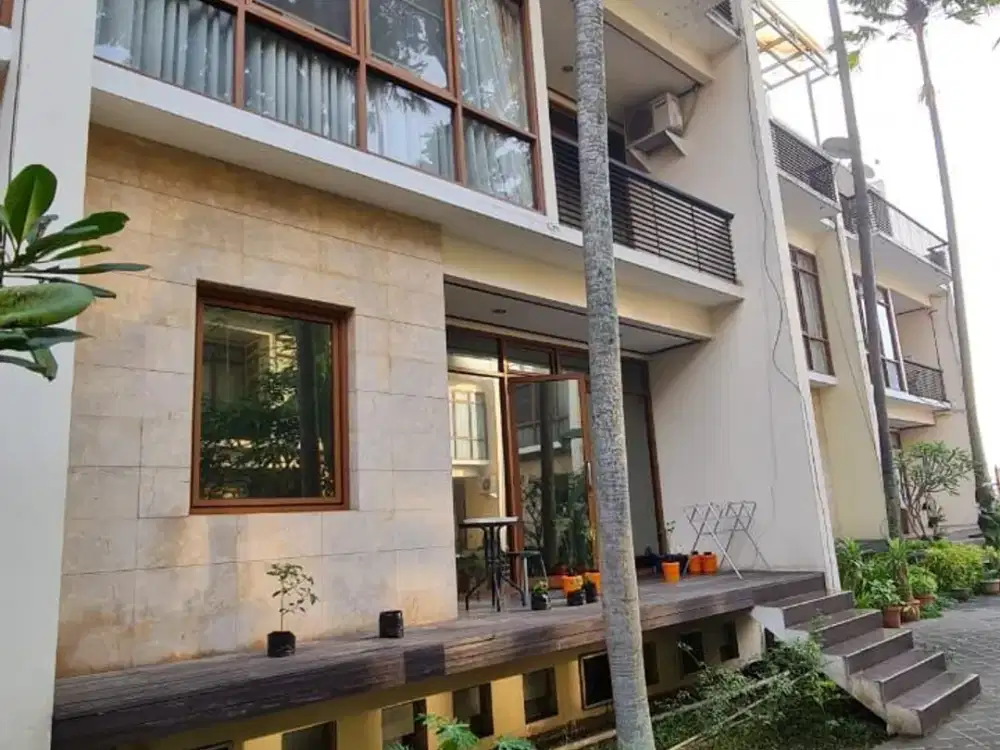 Dijual Rumah Furnished di Setraduta Bandung