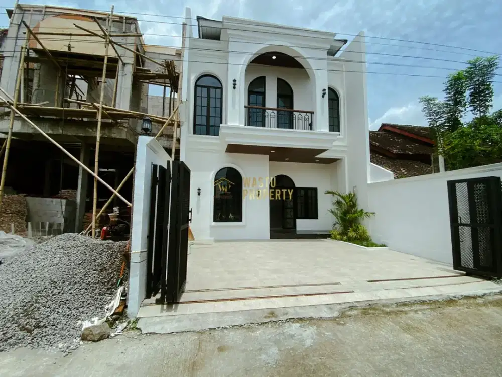 RUMAH MODERN TERBARU DI MAGUWOHARJO SHM, DESIGN KLASIK