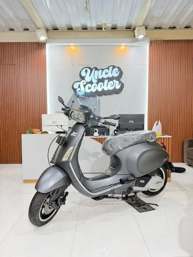 Vespa Sprint 150 iGET Facelift Tahun 2021 Abu Doff Original