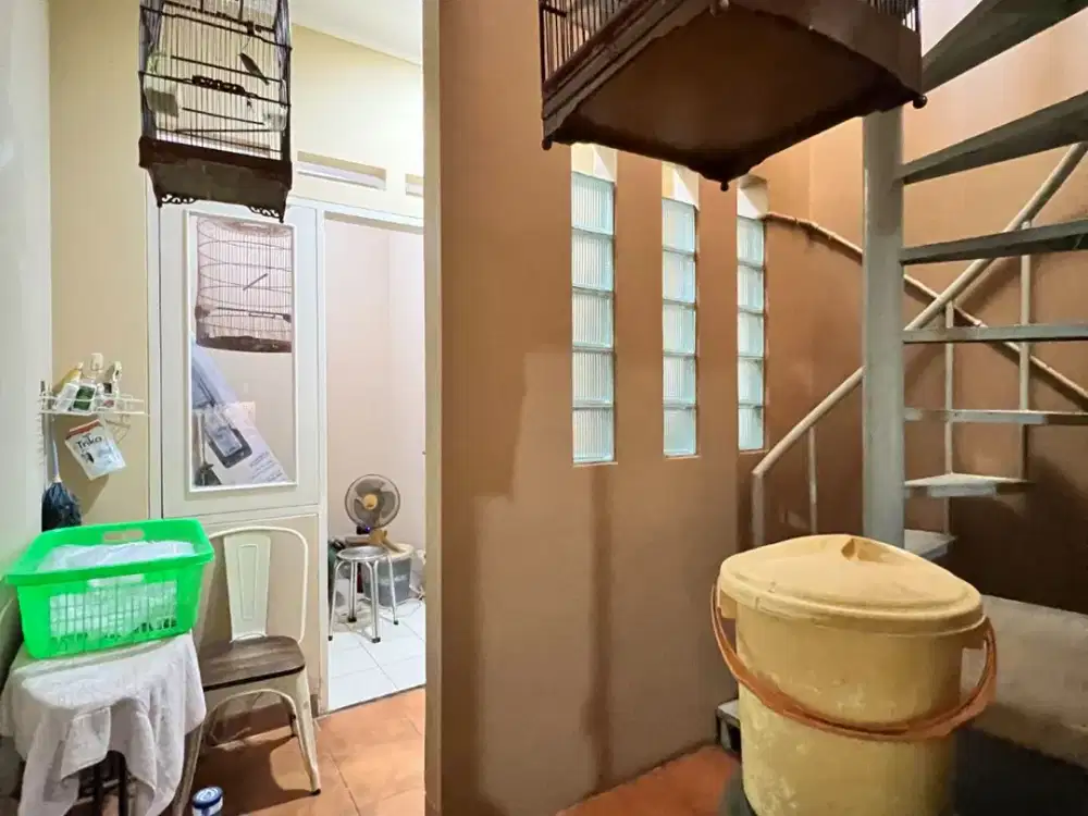 Rumah 3 Lantai View Danau Luas di Springs Summarecon Serpong – Siap Huni, SHM