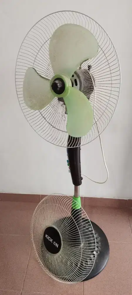 Kipas Angin model berdiri