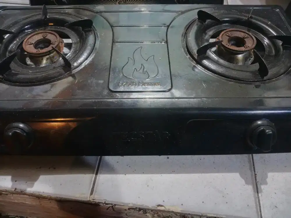 Dijual kompor gas 2 tungku lengkap selang dan regulator
