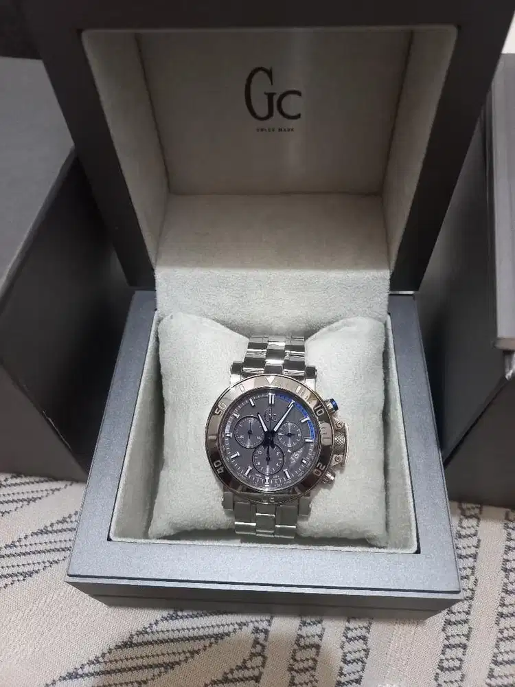 Jam Tangan GC (Guess Collection) Chronograph Pria – Stainless Steel
