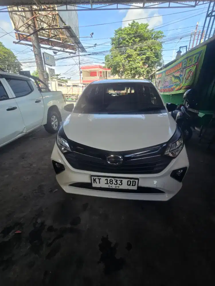 Sigra R manual 2023 Putih. Kilometer 11 rb