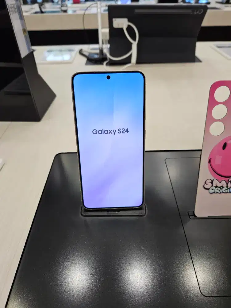Samsung S24 Basic 6.2inc Ram 8/256GB Garansi Sein 1 Tahun