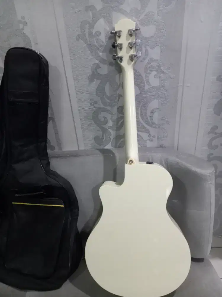 Gitar akustik elektrik yamaha apx 600