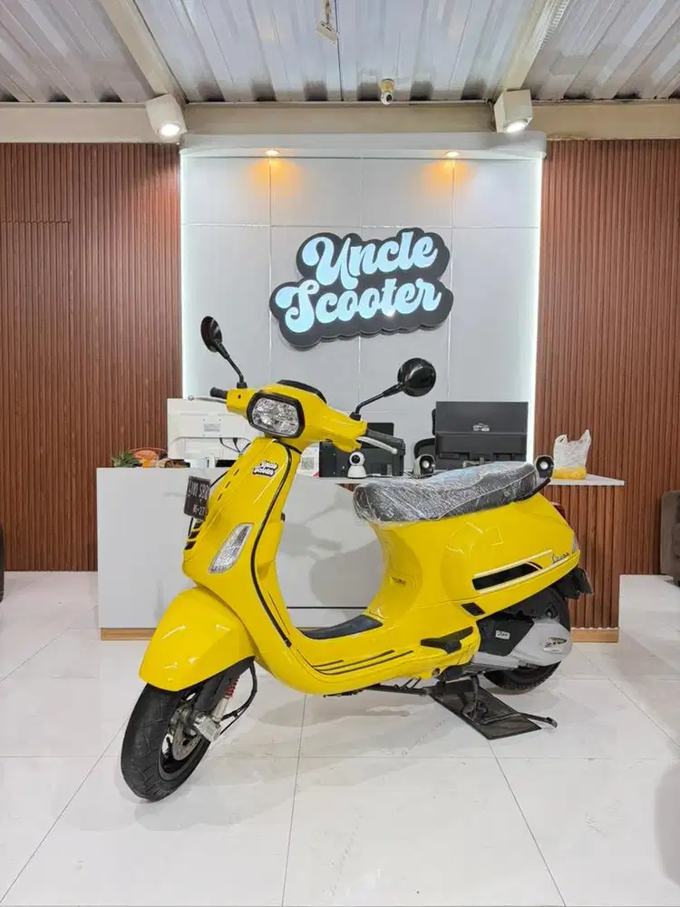 Vespa S125 Iget Tahun 2022 Facelift Kuning Mulus