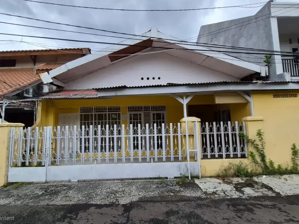 Dijual Rumah Tinggal Strategis Tebet Timur Dalam - Akses 2 Mobil, Carport 2, Siap Huni