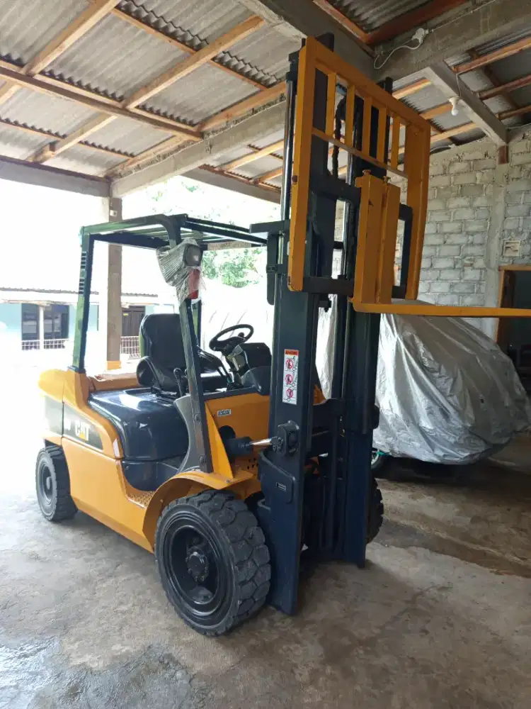 Forklift 3 Ton Diesel Caterpillar 2020 mulus